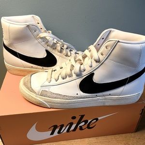 NIKE BLAZER MID '77 CASUAL SHOES MENS 8/WOMEN’S 9.5
